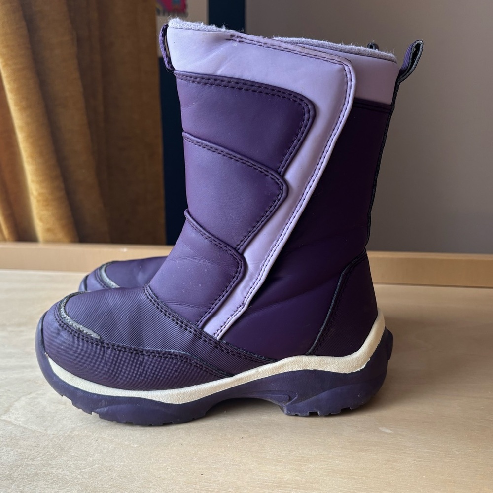 Lands End little girls purple snow boots with Velcro size 12